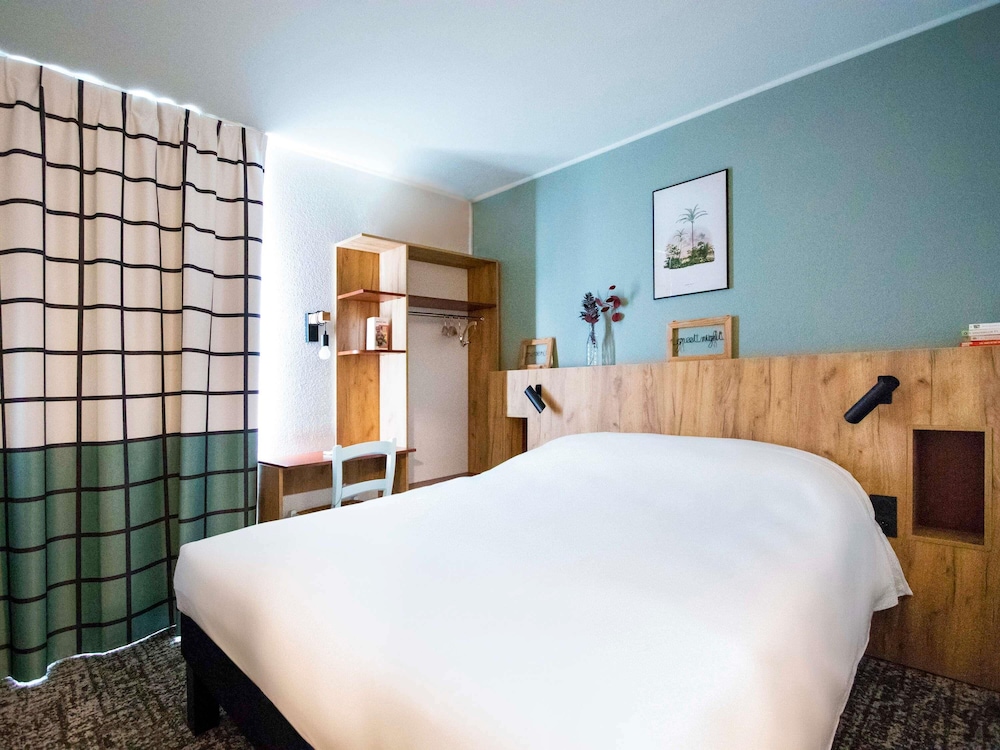 Pop Room with a double bed del hotel Greet Castres Saïx
