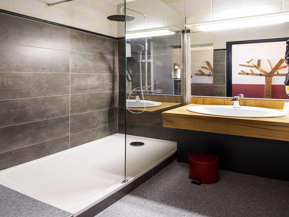 Pop Room with a double bed del hotel Greet Castres Saïx. Foto 3
