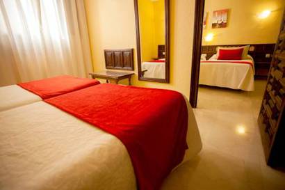 Habitación familiar del hotel Sercotel Alfonso Vi. Foto 1