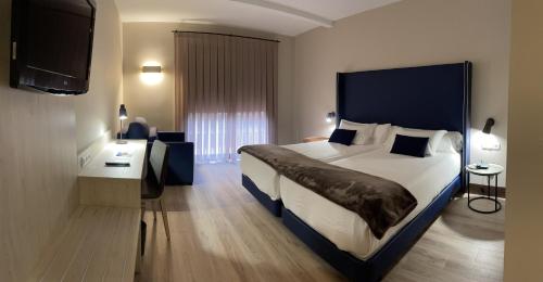 Habitación Doble Confort con cama supletoria - 2 camas del hotel María Cristina. Foto 2
