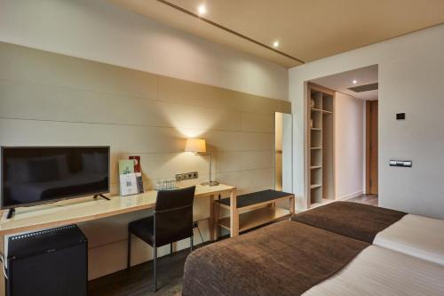Habitación Triple del hotel Silken Puerta De Valencia. Foto 1