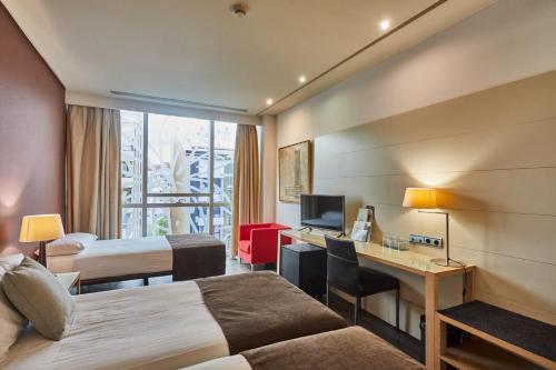 Habitación Triple del hotel Silken Puerta De Valencia. Foto 5