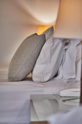 Habitación triple 3 camas individuales del hotel Silken Puerta De Valencia. Foto 6