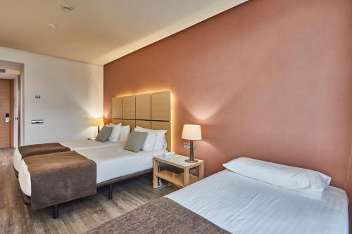 Habitación triple 3 camas individuales del hotel Silken Puerta De Valencia. Foto 7
