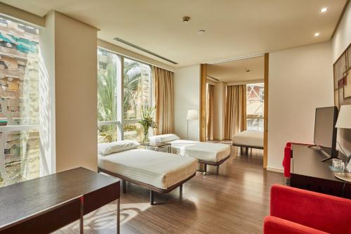 Habitación Familiar del hotel Silken Puerta De Valencia. Foto 2