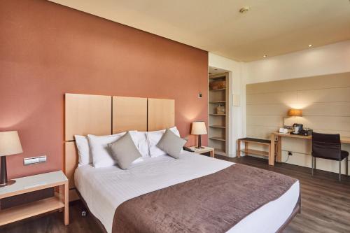 Habitación Doble con Terraza del hotel Silken Puerta De Valencia. Foto 9