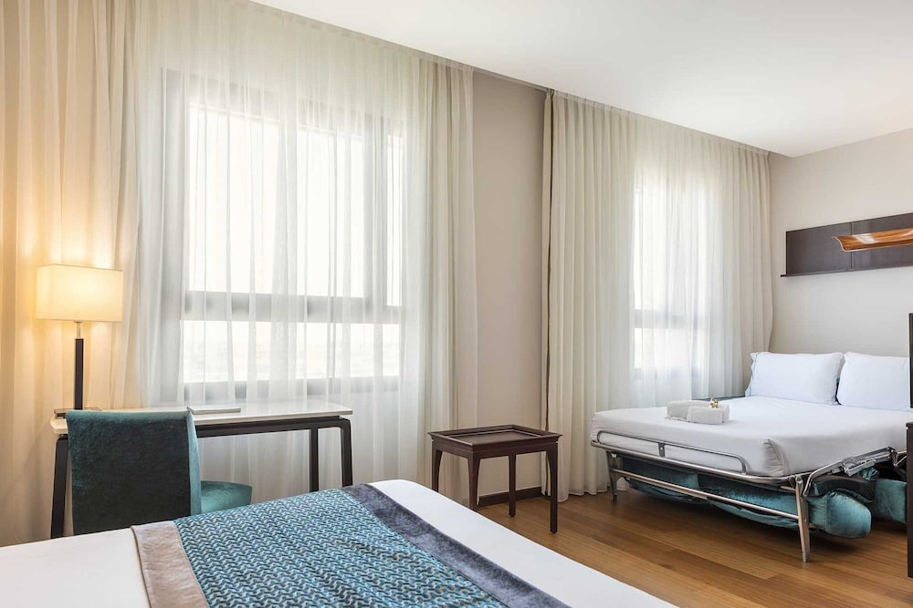 Habitación Superior con sofá cama del hotel Eurostars Gran Valencia