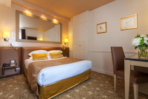 Habitación Doble Clásica del hotel Le Clos Medicis. Foto 8