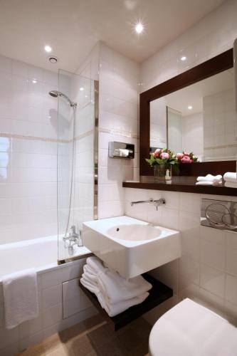 Habitación Doble Deluxe - 1 o 2 camas del hotel Le Clos Medicis. Foto 5