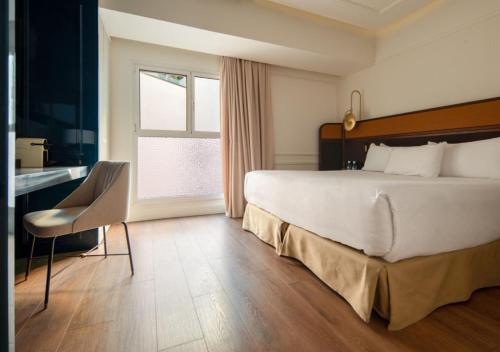 Habitación Doble Interior del hotel Only You Valencia. Foto 1