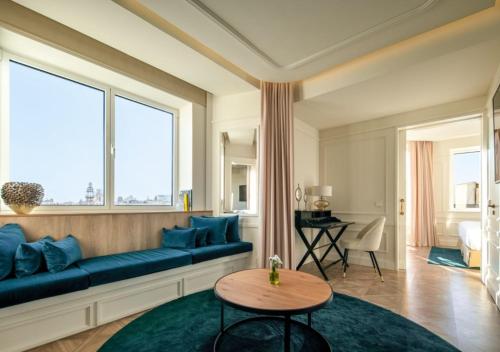 Suite Junior al aire libre del hotel Only You Valencia. Foto 1