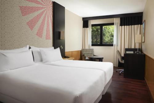 Habitación Doble Estándar - 1 o 2 camas del hotel Nh Ciudad De Valencia. Foto 3