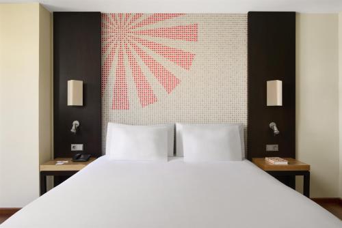 Superior Room XL del hotel Nh Ciudad De Valencia. Foto 2