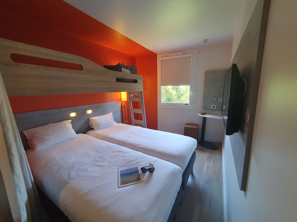 Gemela: habitación con dos camas individuales del hotel Ibis Budget Coutances