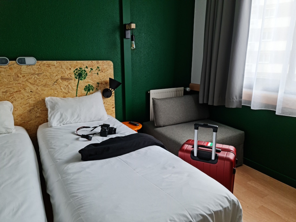 Habitación Pure con dos camas individuales del hotel Greet Evreux Centre. Foto 2