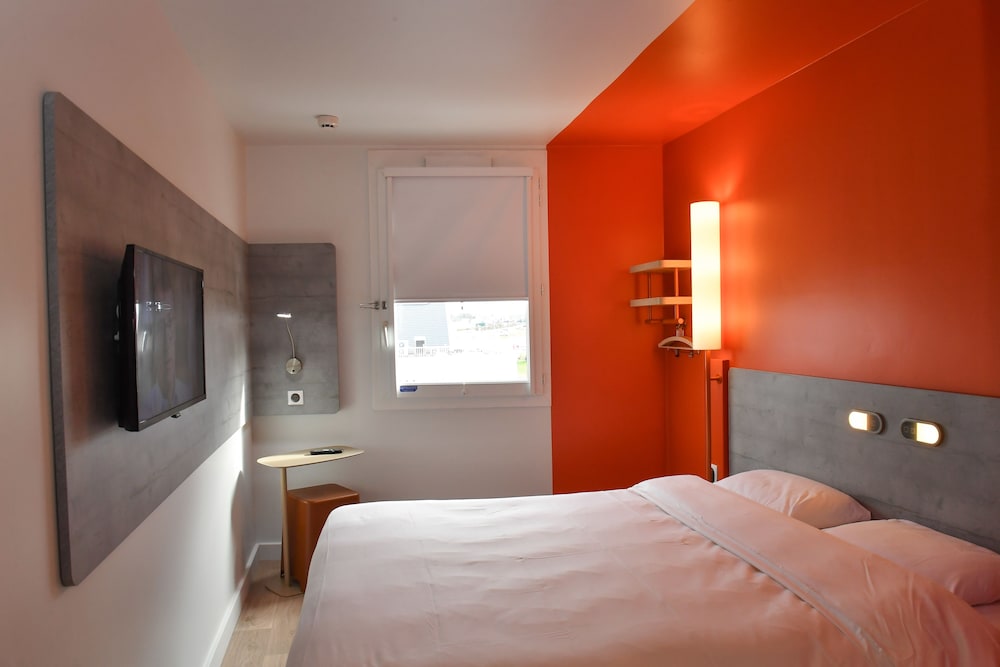 Habitación Doble con cama grande del hotel Ibis Budget Saint Lo
