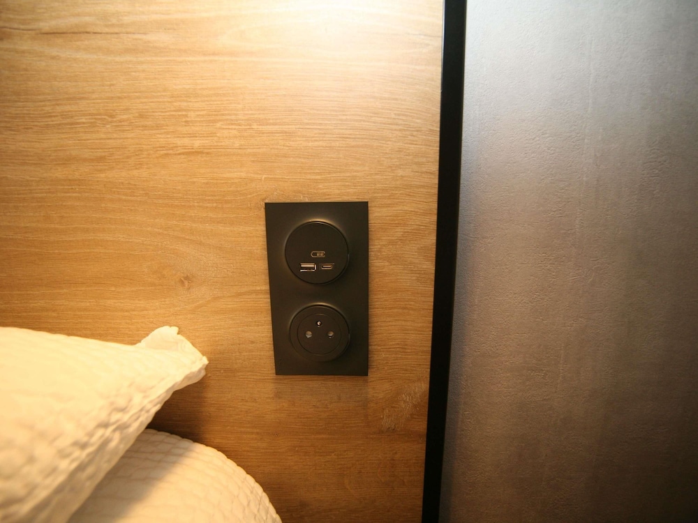 Habitación Standard con dos camas individuales del hotel Ibis Saint Lo La Chevalerie. Foto 4
