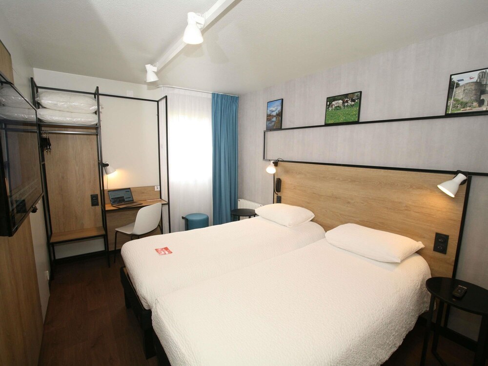Habitación Standard con dos camas individuales del hotel Ibis Saint Lo La Chevalerie. Foto 6
