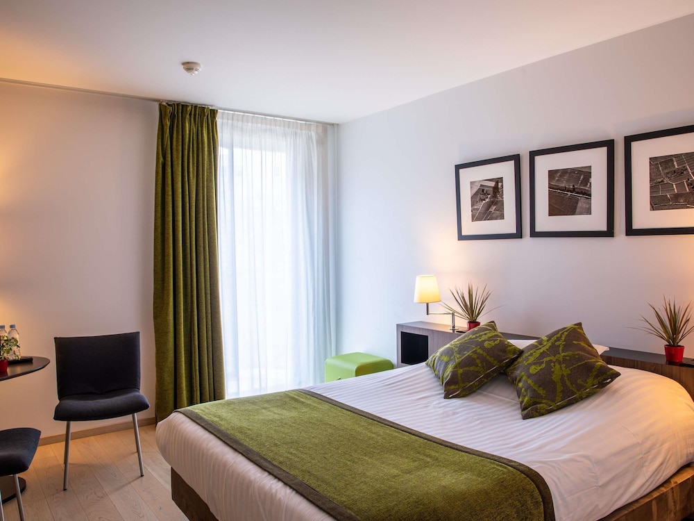 Habitación Superior con 1 cama grande del hotel Mercure Villefranche En Beaujolais Ici and La. Foto 1