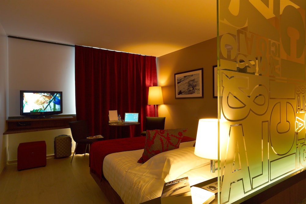 Habitación Privilege del hotel Mercure Villefranche En Beaujolais Ici and La. Foto 1