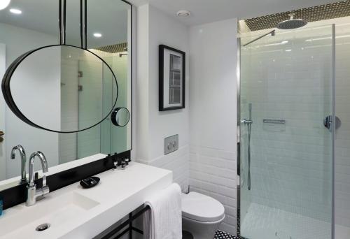 Suite Junior del hotel One Shot Palacio Reina Victoria 04. Foto 11