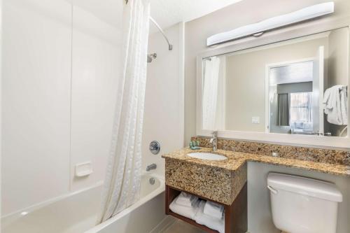 Habitación con patio - 2 camas dobles del hotel Best Western Cocoa Beach. Foto 3