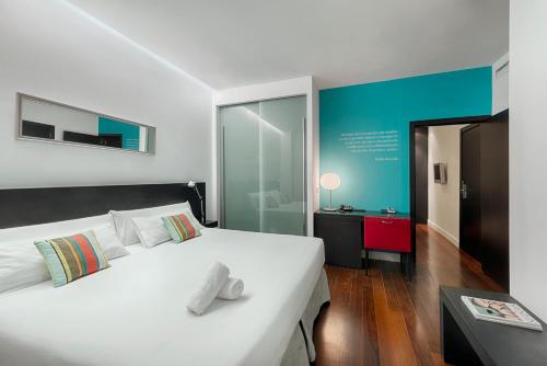 Suite Junior del hotel Sea You Port Valencia. Foto 2