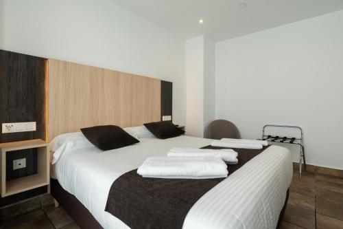 Habitación Doble con terraza y vistas al mar del hotel y apartamentos Plaza De La Luz Cádiz