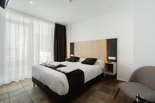 Habitación Doble con terraza y vistas al mar del hotel y apartamentos Plaza De La Luz Cádiz. Foto 4