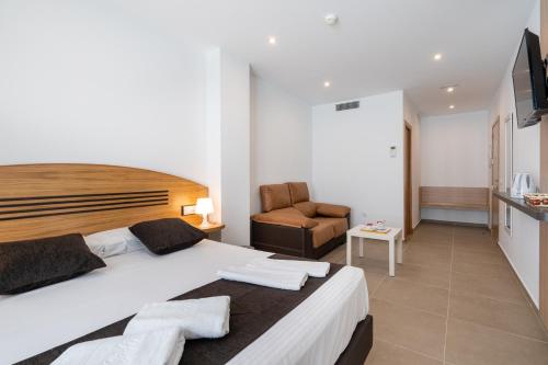 Habitación Doble Superior del hotel y apartamentos Plaza De La Luz Cádiz. Foto 3
