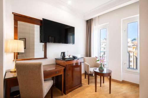 Habitación Melia Clásica Plaza con vistas del hotel Melia Plaza. Foto 1