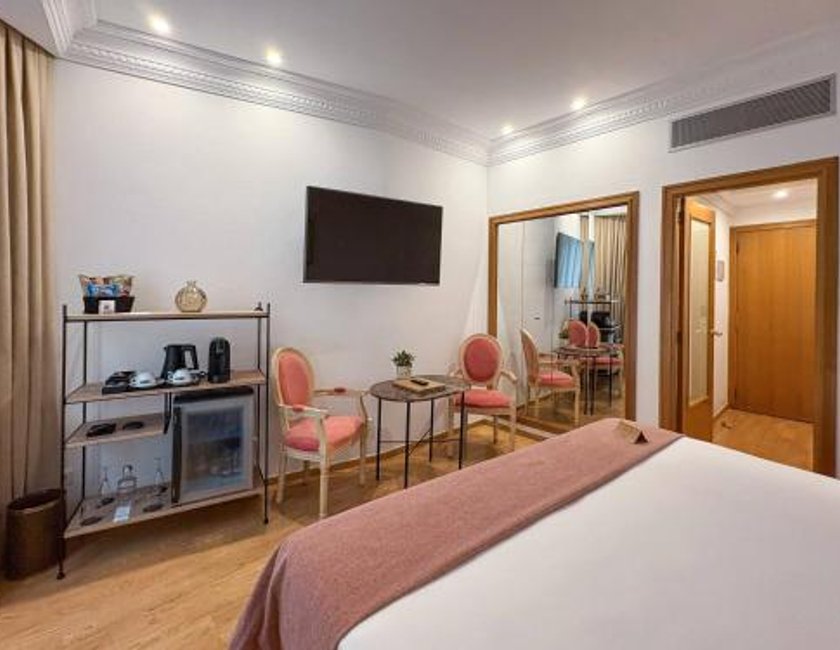 Habitación Meliá Clásica con vistas interiores del hotel Melia Plaza. Foto 2
