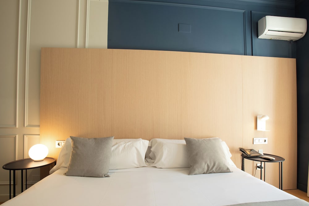 Habitación con 1 cama doble o 2 individuales del hotel Olympia Cónsul del Mar. Foto 2