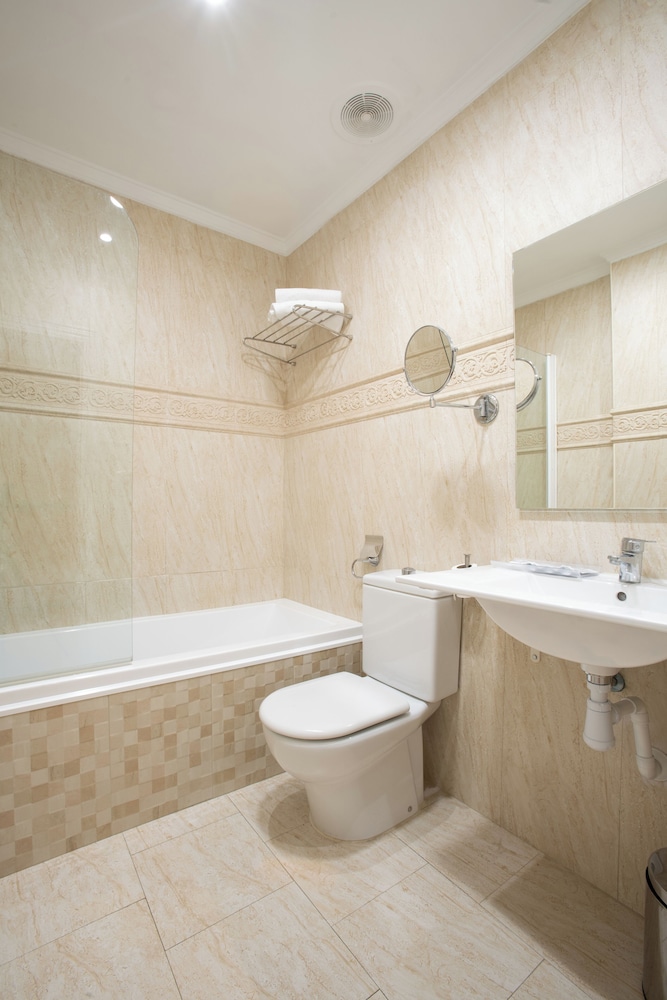 Habitación con 1 cama doble o 2 individuales del hotel Olympia Cónsul del Mar. Foto 19