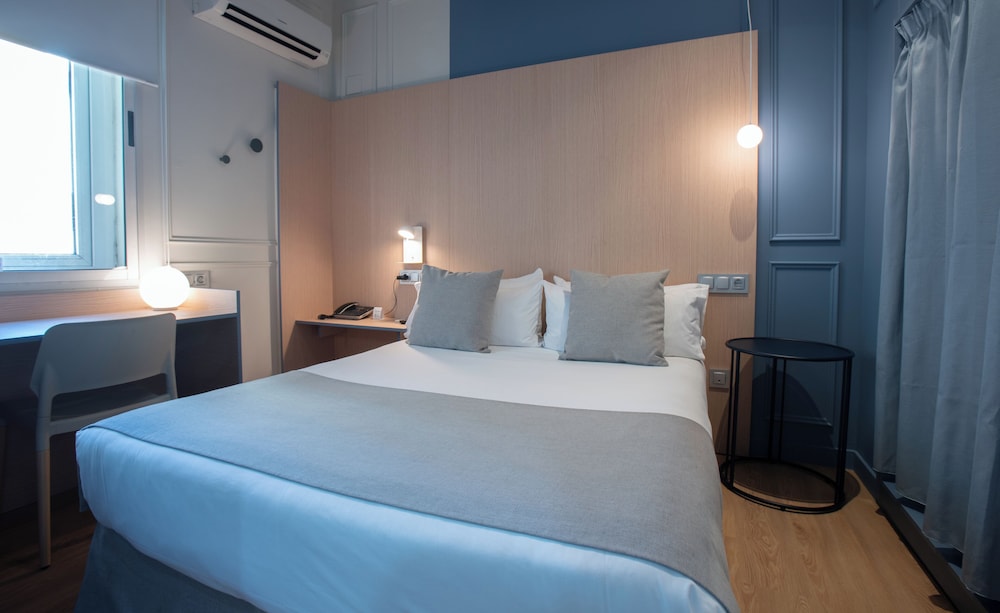 Habitación Pequeña, 1 cama de matrimonio del hotel Olympia Cónsul del Mar. Foto 1