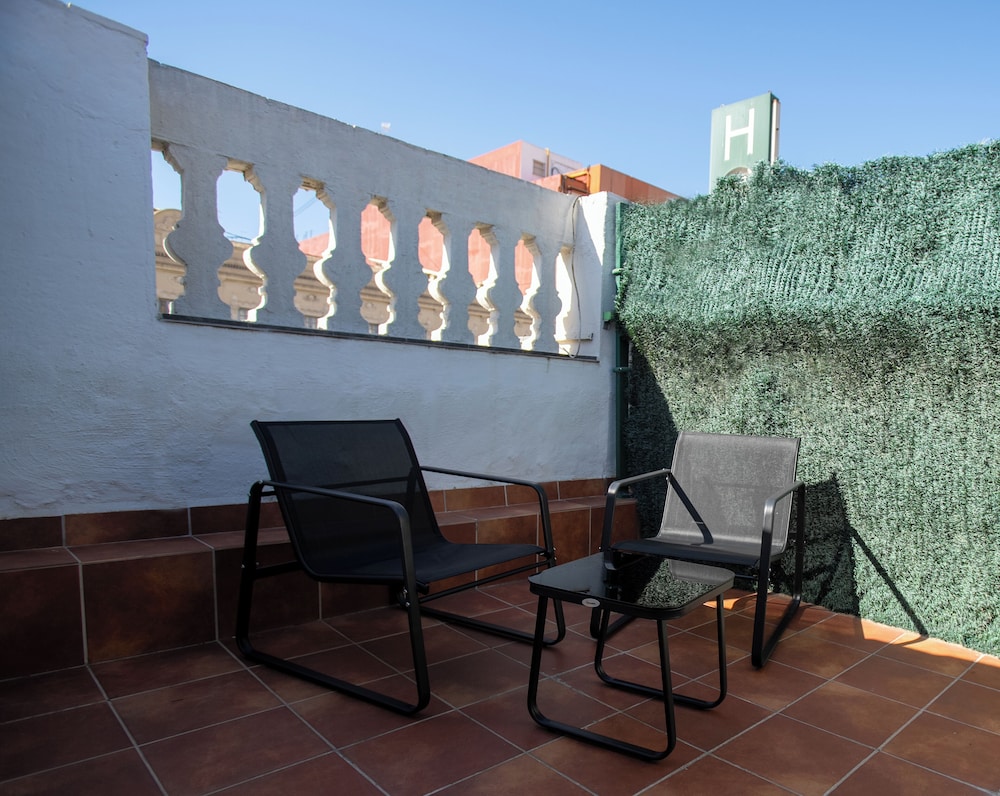 Habitación con 1 cama doble o 2 individuales, terraza del hotel Olympia Cónsul del Mar. Foto 7