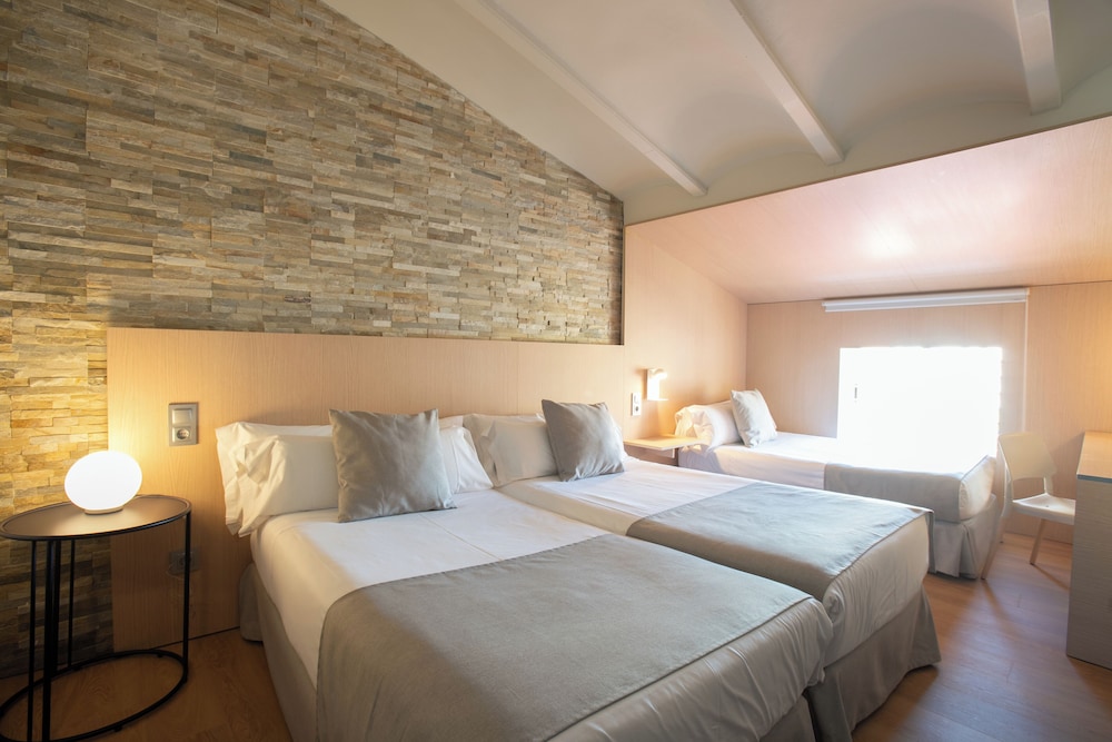 Habitación triple del hotel Olympia Cónsul del Mar