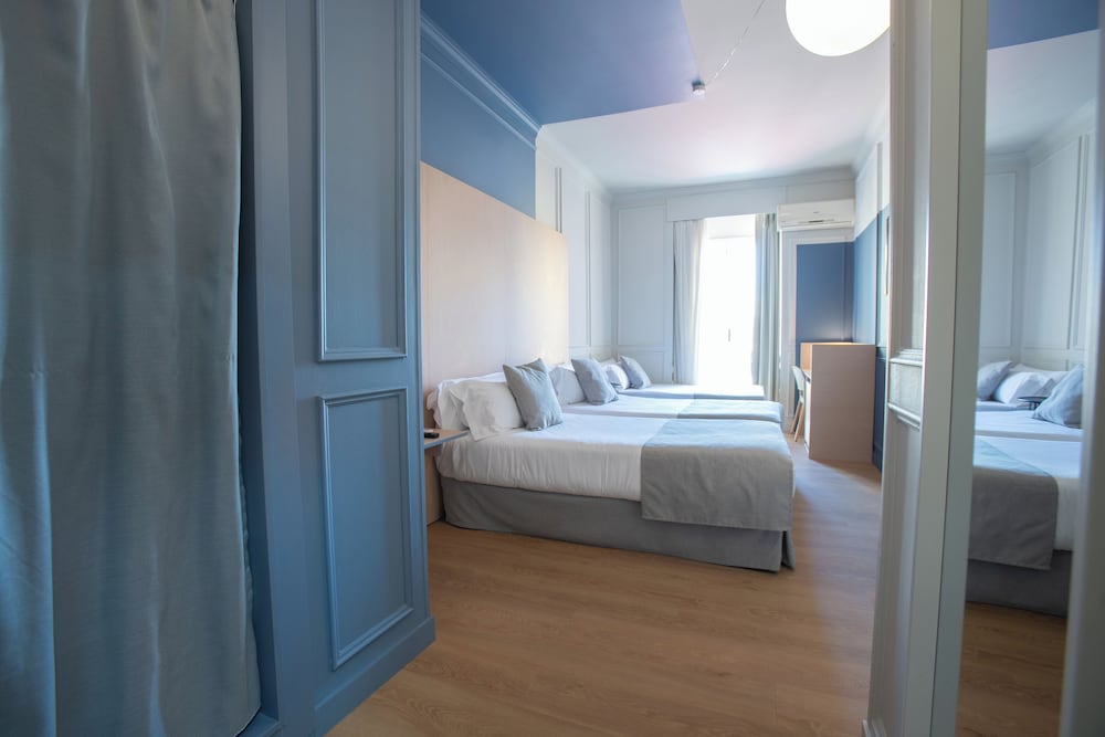 Habitación triple del hotel Olympia Cónsul del Mar. Foto 1