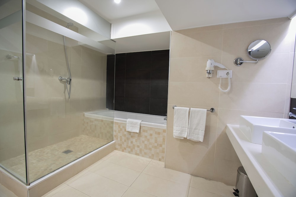 Habitación triple del hotel Olympia Cónsul del Mar. Foto 13