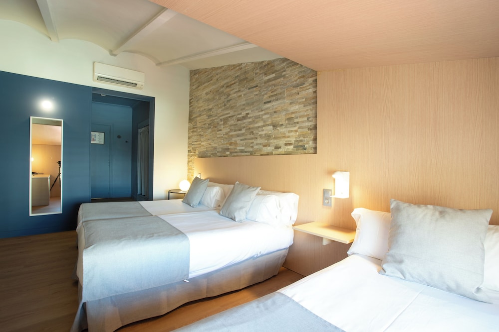 Habitación triple 3 camas individuales Normal del hotel Olympia Cónsul del Mar. Foto 3