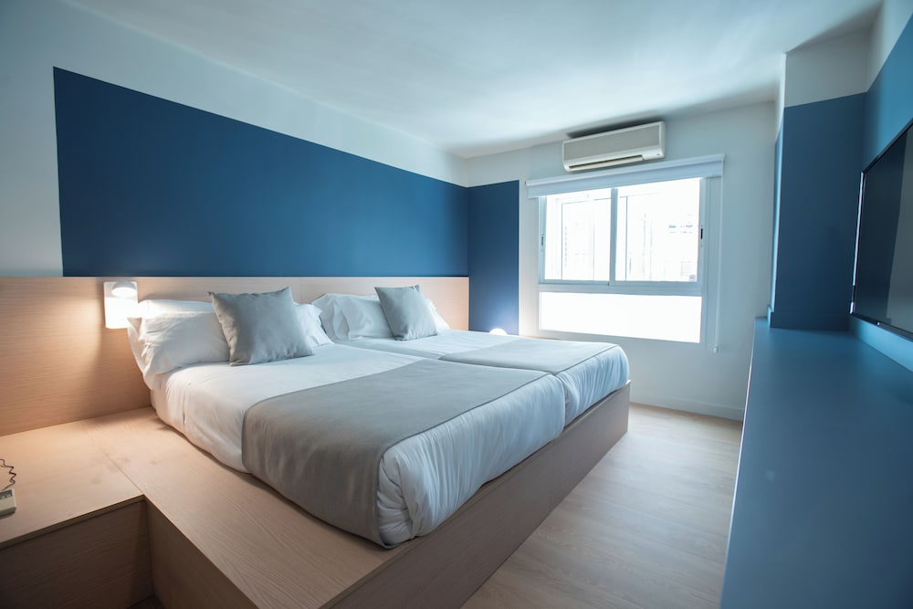 Habitación cuádruple 2 Camas individuales 1 Cama doble Normal del hotel Olympia Cónsul del Mar. Foto 5