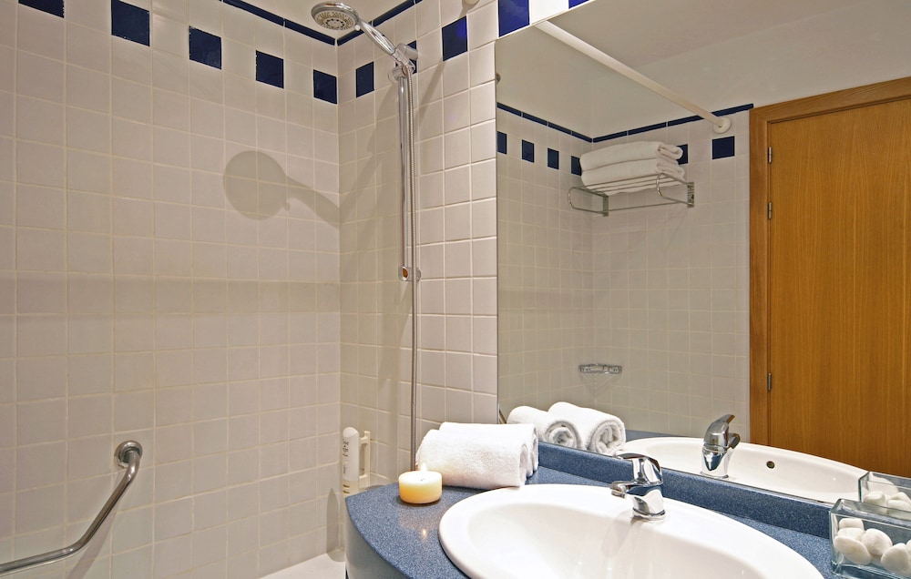 Habitación estándar, 1 cama doble, accesible para personas con discapacidad (Free Breakfast) del hotel Holiday Inn Express Valencia Ciudad De Las Ciencias, An Ihg. Foto 1