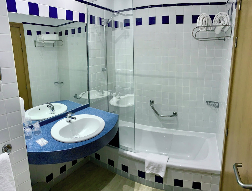 Habitación estándar, 2 camas individuales del hotel Holiday Inn Express Valencia Ciudad De Las Ciencias, An Ihg. Foto 10