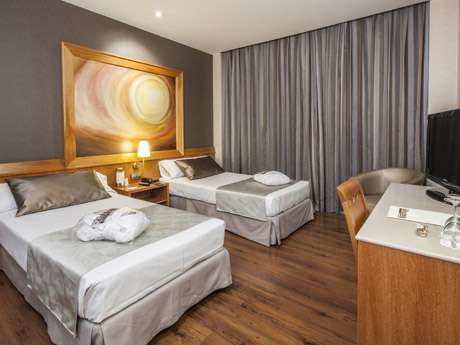 Habitación doble Premium del hotel Catalonia Excelsior. Foto 1