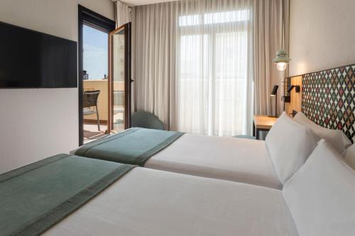 Habitación Doble Superior con terraza - 1 o 2 camas del hotel Catalonia Excelsior. Foto 4