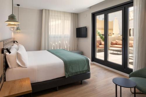 Suite Junior con piscina privada del hotel Catalonia Excelsior