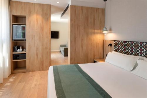 Suite Junior con terraza del hotel Catalonia Excelsior