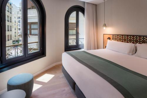 Habitación Doble Premium Esquinera del hotel Catalonia Excelsior