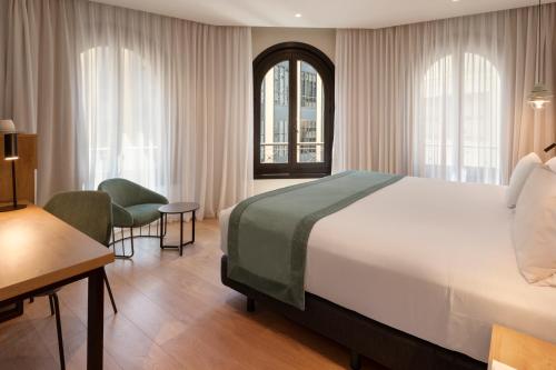 Habitación Doble Premium Esquinera del hotel Catalonia Excelsior. Foto 3