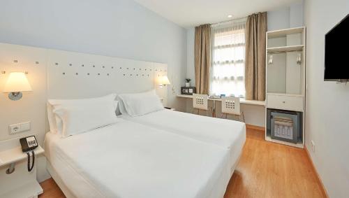 Habitación Familiar contigua del hotel NH Valencia Las Ciencias. Foto 5